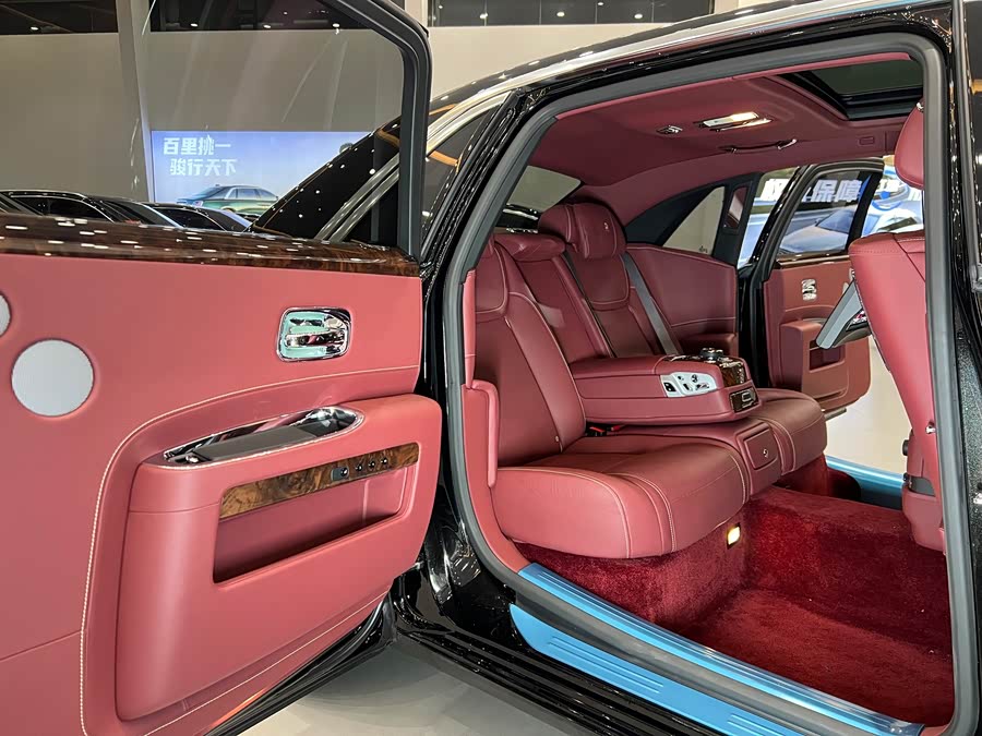 劳斯莱斯 古思特 2018 汽车图片 #8