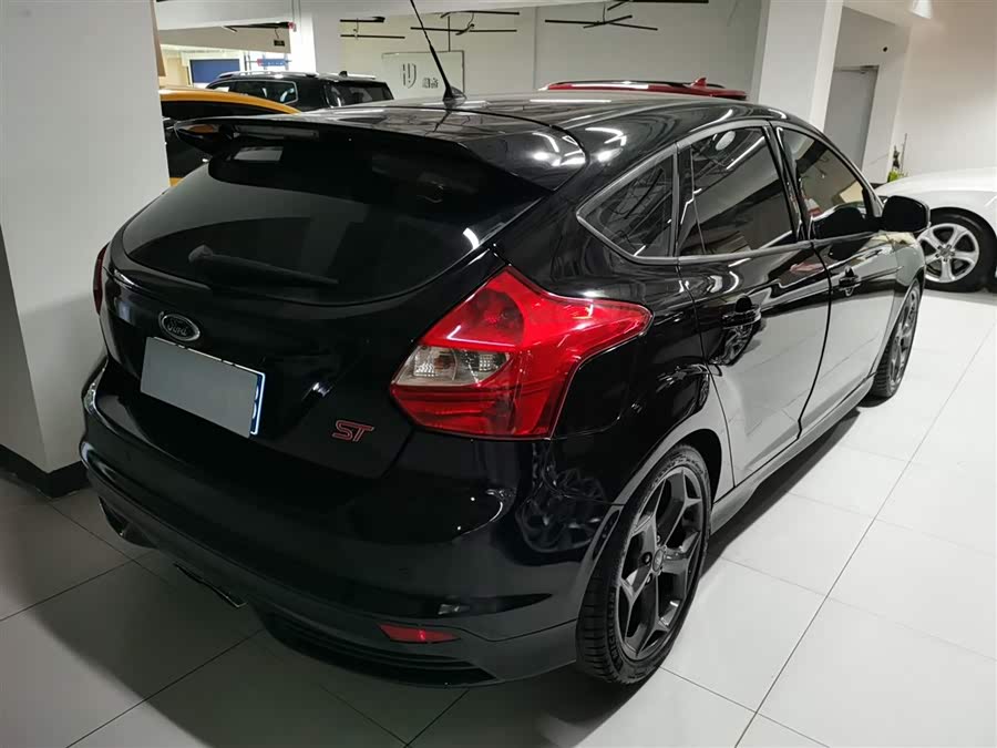 Ford Focus (Imported) 2015 #8 Ford Focus (Imported) 2015 car image #8