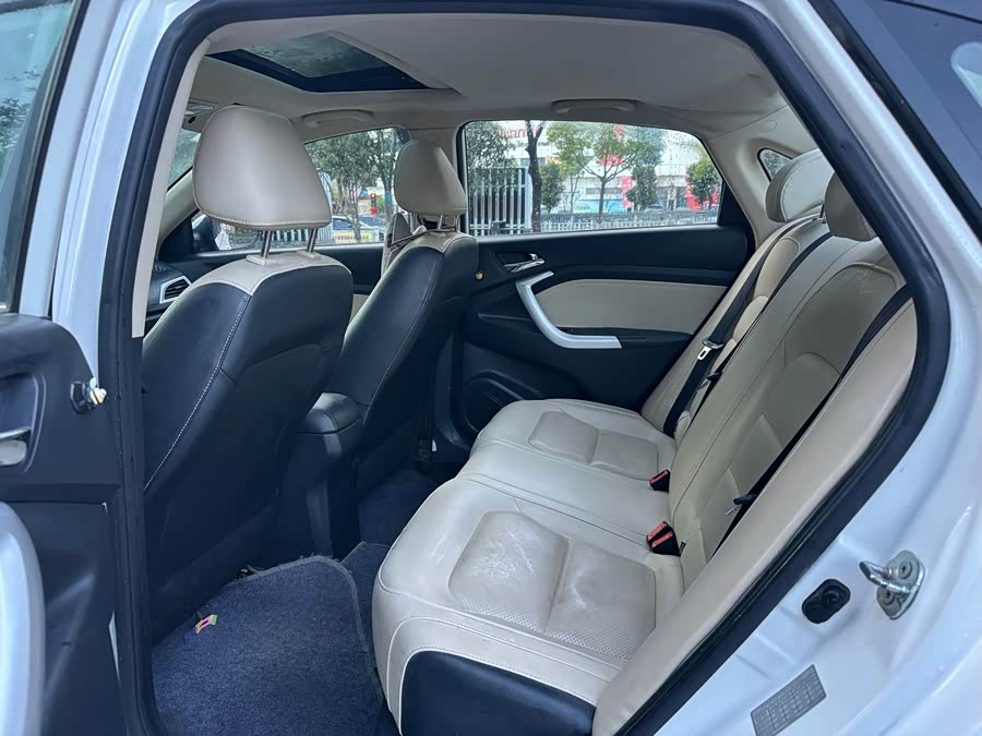 Changan Alsvin V7 2015 car image #8