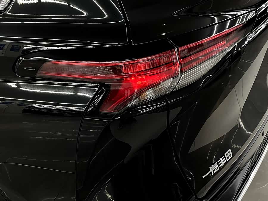 Toyota Granvia 2024 car image #8