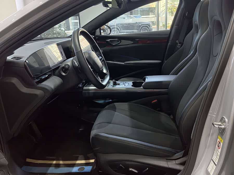 BYD Seal 2025 car image #8