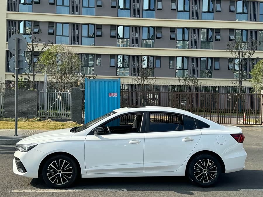 Roewe i5 2023 car image #8