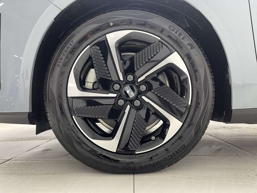 GEELY 2025 car image #8