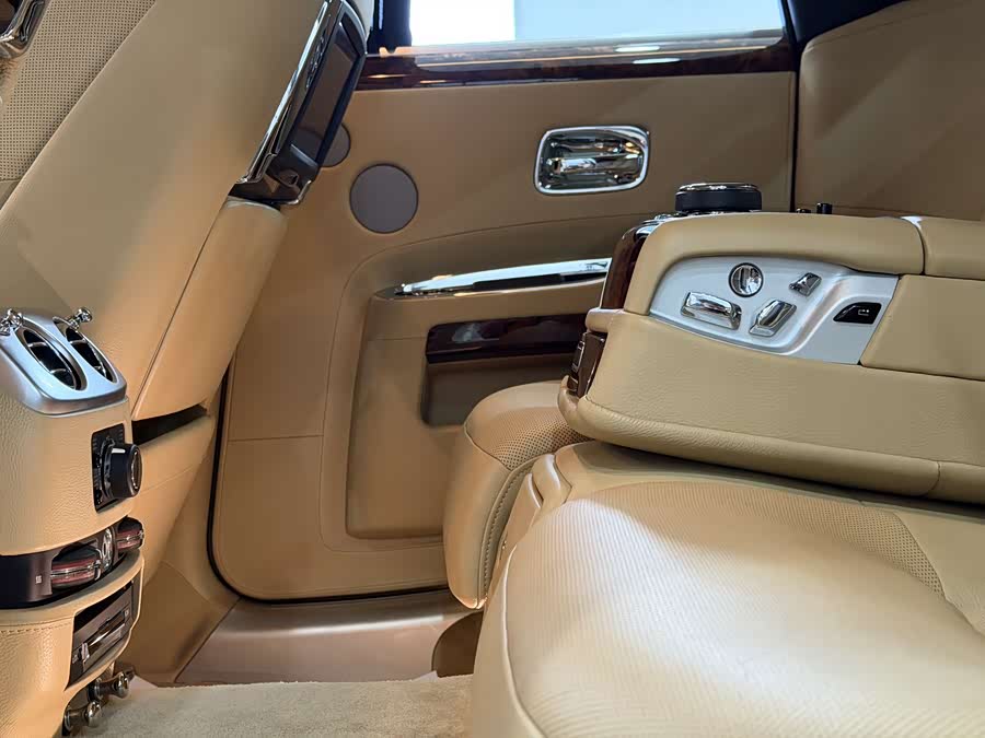 劳斯莱斯 魅影 2015 汽车图片 #8