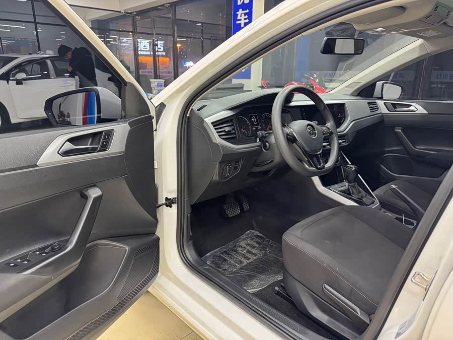 Volkswagen Polo 2021 car image #8