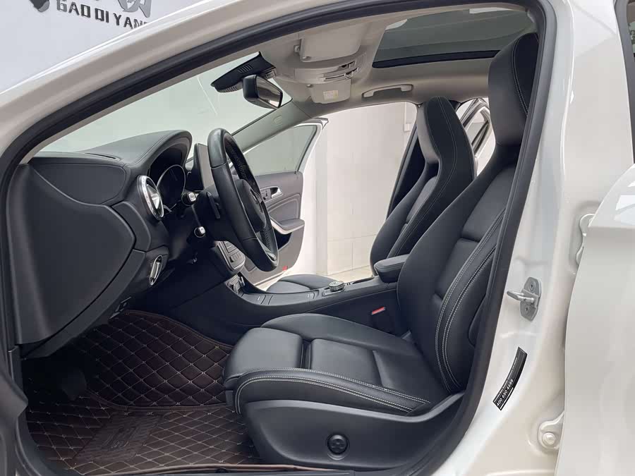 Mercedes-Benz GLA Class 2017 car image #8