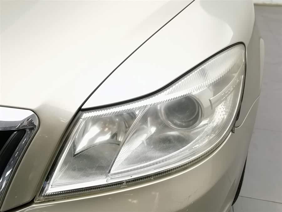 Skoda Octavia 2014 car image #8