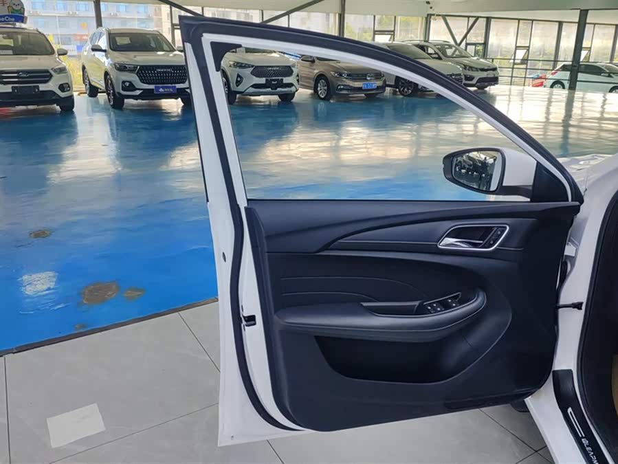 Roewe i5 2021 car image #8