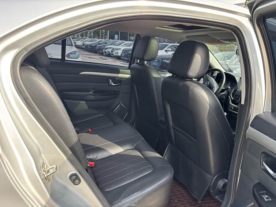 Great Wall C30 2016 car image #8