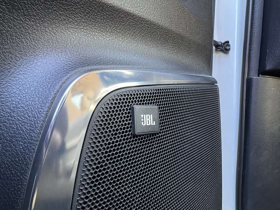 Toyota Alphard 2018 car image #8