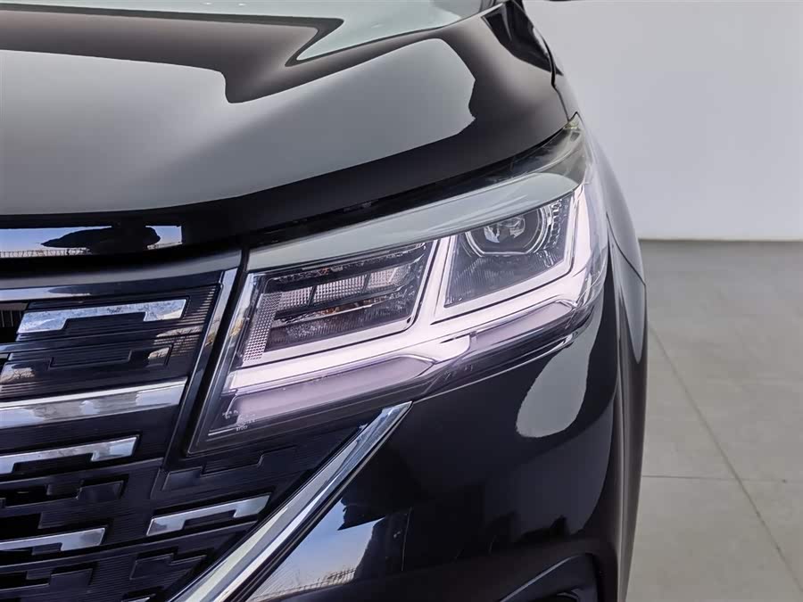 Forthing T5 2023 изображение автомобиля #8