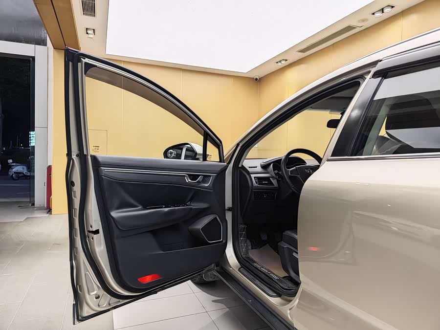 GEELY Emgrand GS 2017 car image #8
