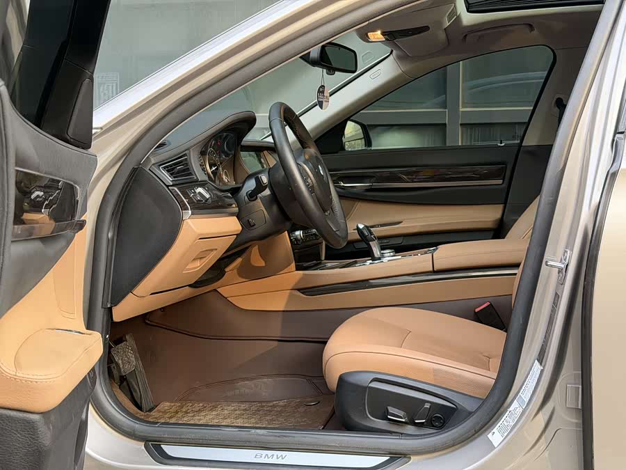 BMW 7 Series 2013 car image #8