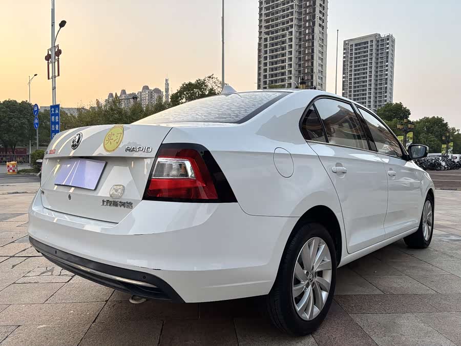 Skoda Rapid 2018 imagen de coche #8