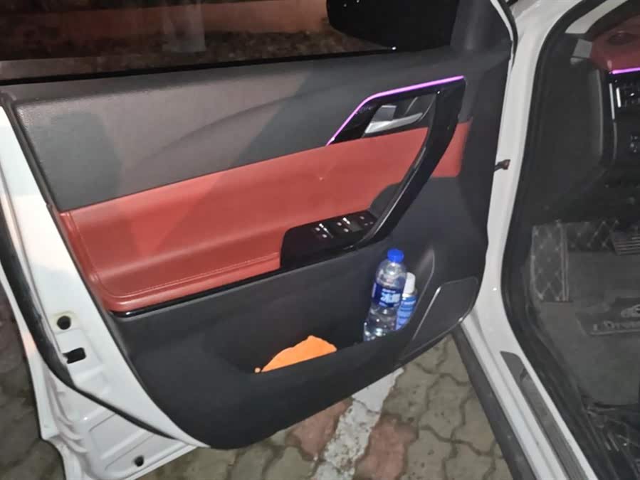 Forthing T5 2019 #8 Forthing T5 2019 صورة سيارة #8