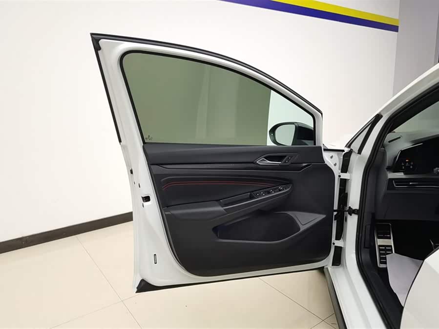 Volkswagen GolfGTI 2023 immagine di auto #8