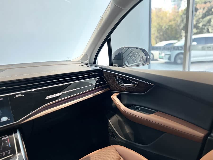 Audi Q7 2023 image de voiture #8