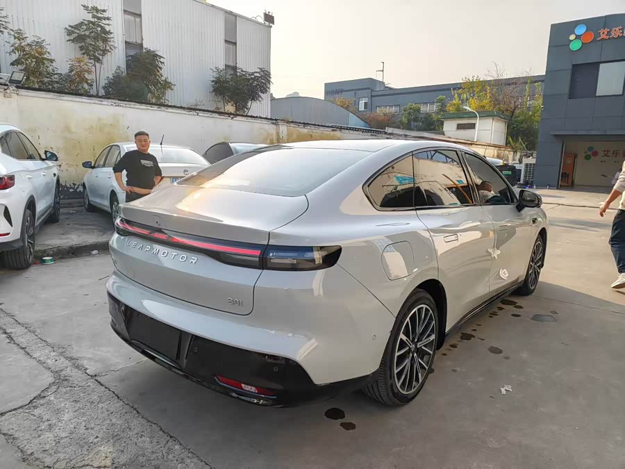 零跑汽车 零跑B01 2025 汽车图片 #8