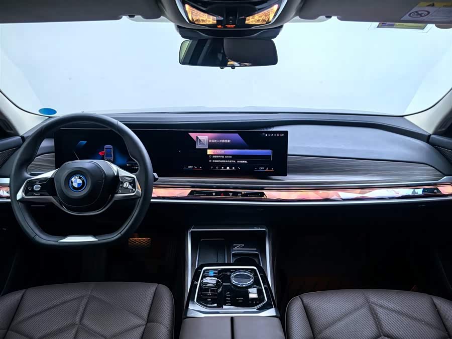 BMW i7 2024 car image #8