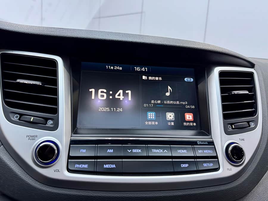 Hyundai Tucson 2016 car image #8