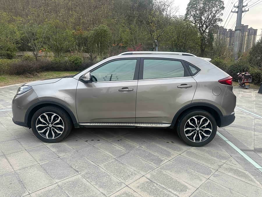 MG GS 2015 car image #8