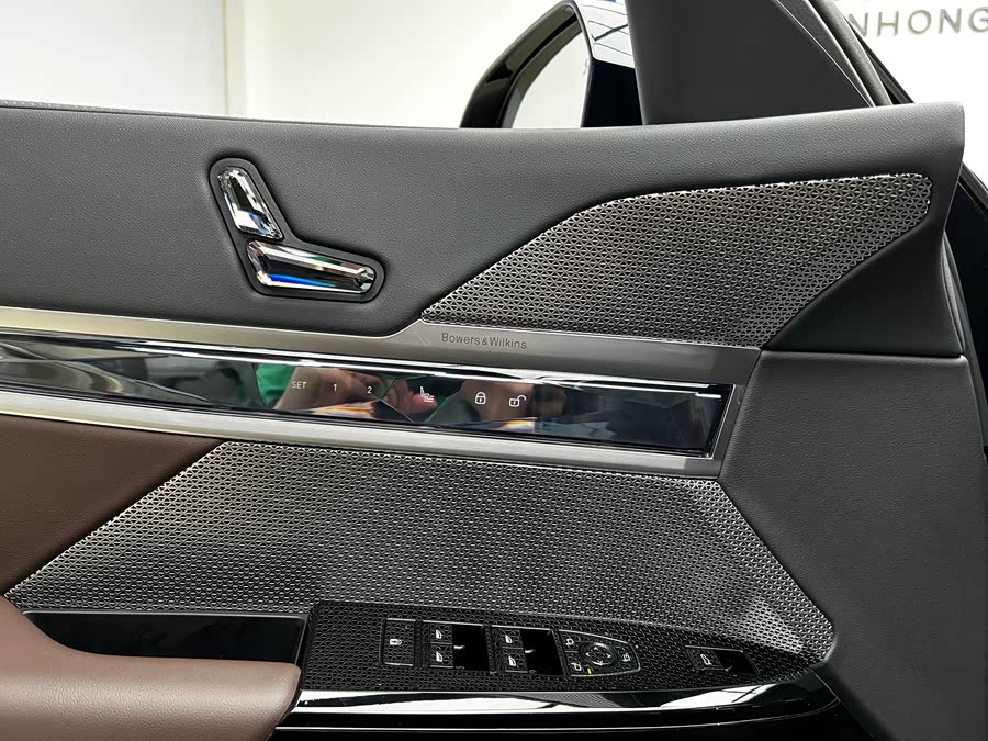 BMW i7 2023 صورة سيارة #8