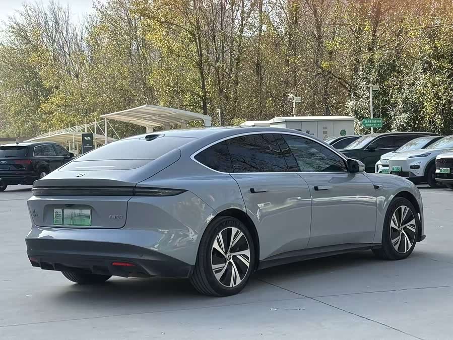 NIO ET5 2023 car image #8