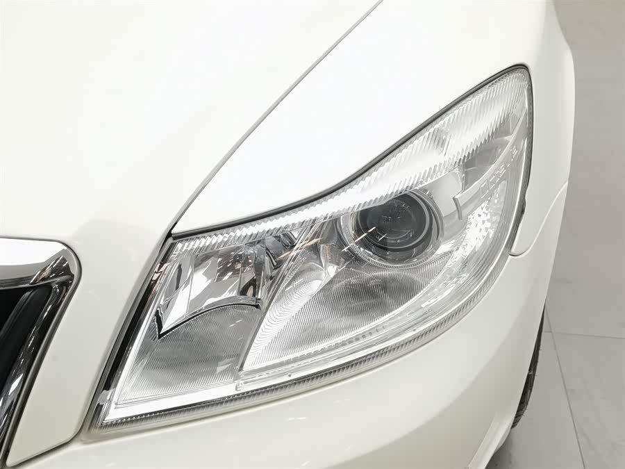 Skoda Octavia 2013 car image #8