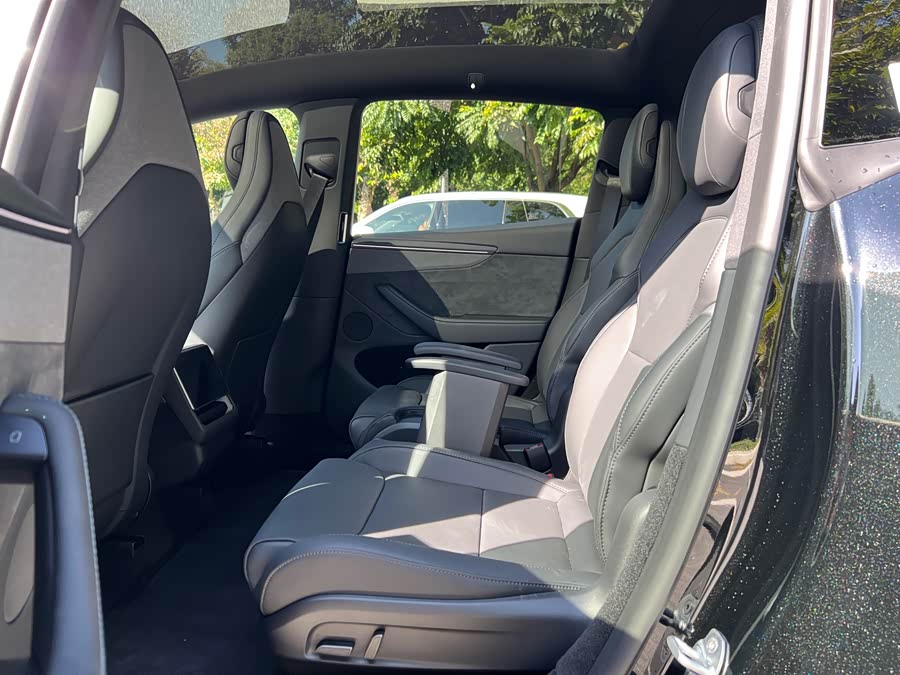 特斯拉 Model Y L 2025 汽车图片 #8