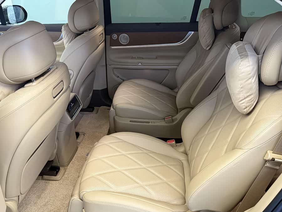 AITO 问界 问界M9 汽车图片 #8