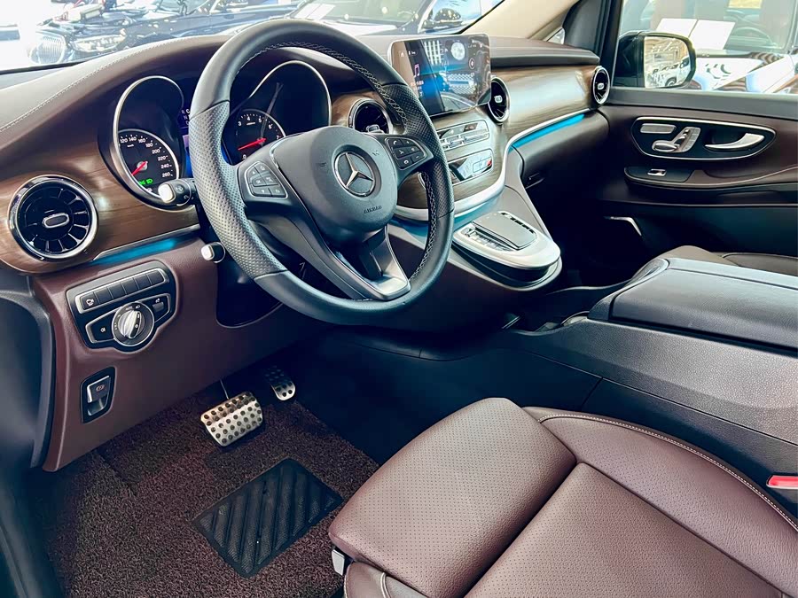 Mercedes-Benz V Class 2023 immagine di auto #8