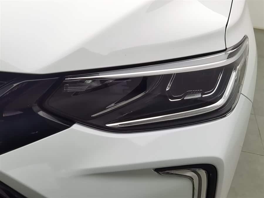 Chevrolet Tracker 2022 immagine di auto #8