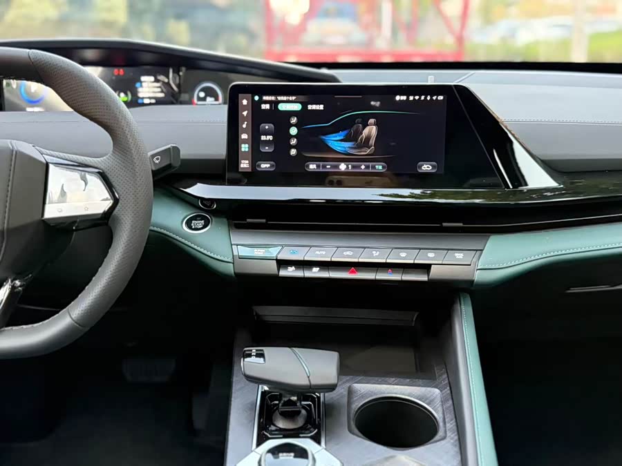 Changan UNI-V iDD 2025 car image #8