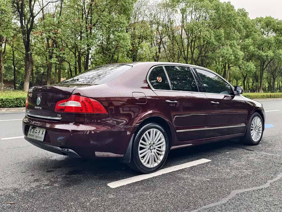 Skoda Superb 2011 immagine di auto #8