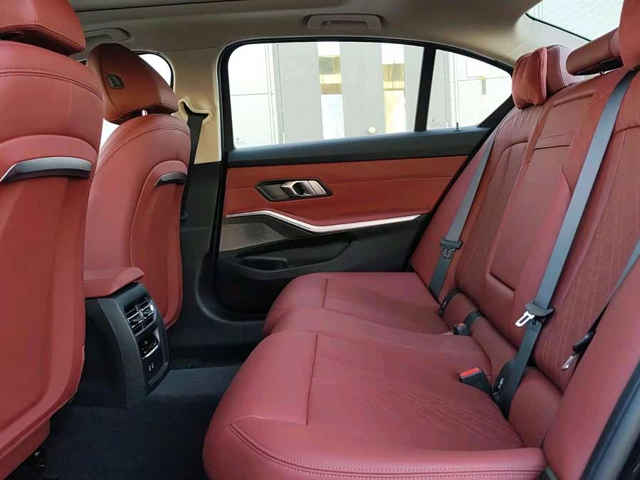 BMW i3 2025 car image #8