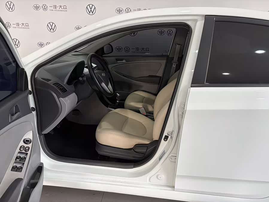 Hyundai Reina 2016 #8 Hyundai Reina 2016 car image #8