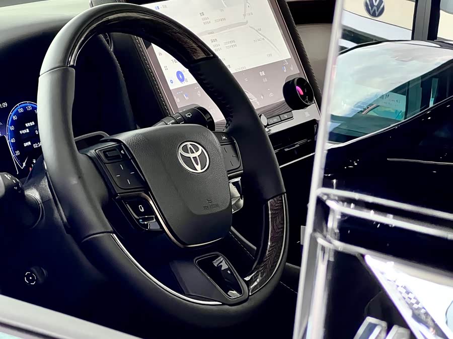 Toyota Alphard car image #8