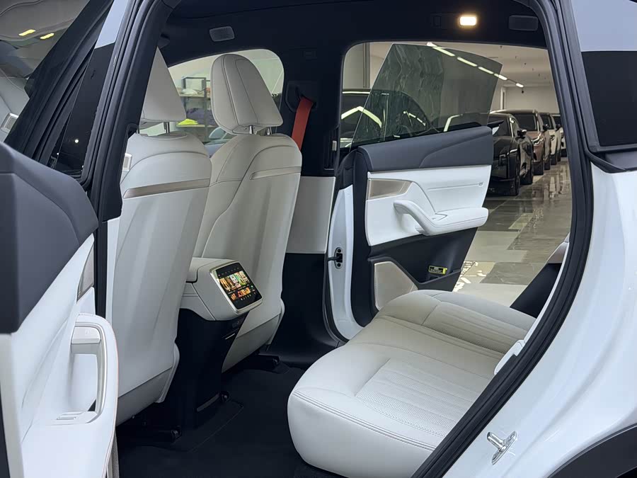2024 car image #8