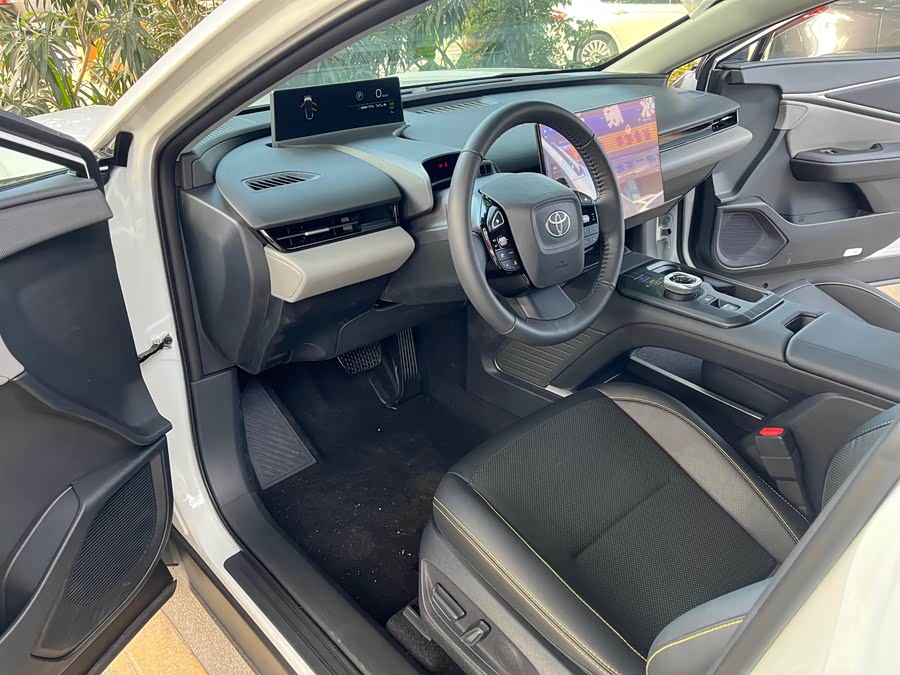 Toyota bZ5 2025 immagine di auto #8