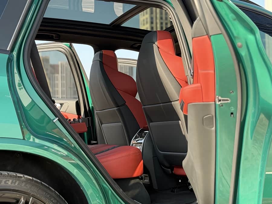 BMW X5 M 2024 car image #8