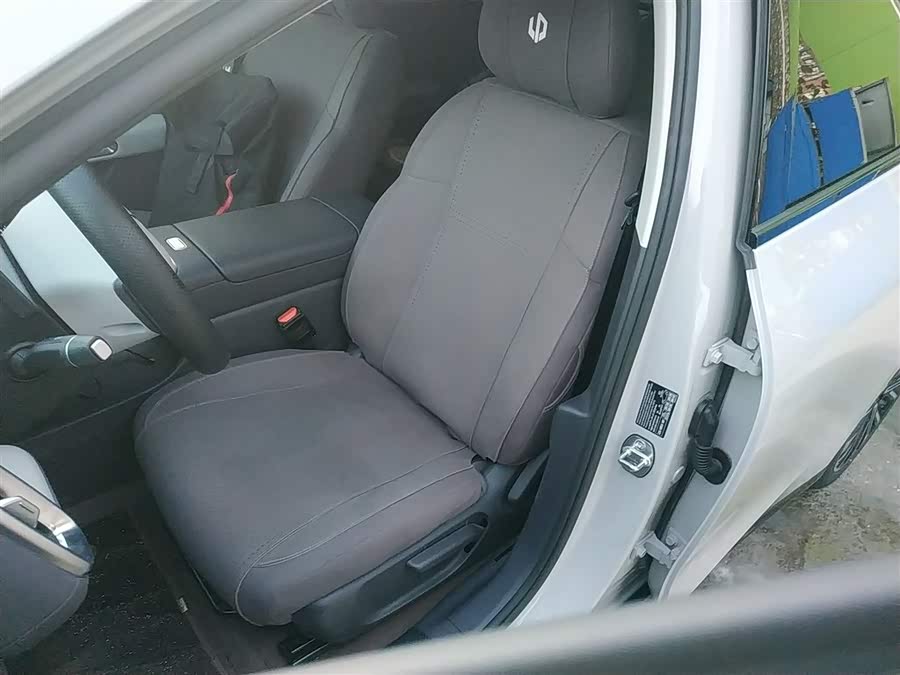 零跑汽车 零跑B01 2025 汽车图片 #8