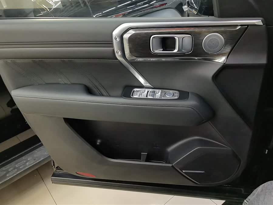 Tank 400 2024 car image #8