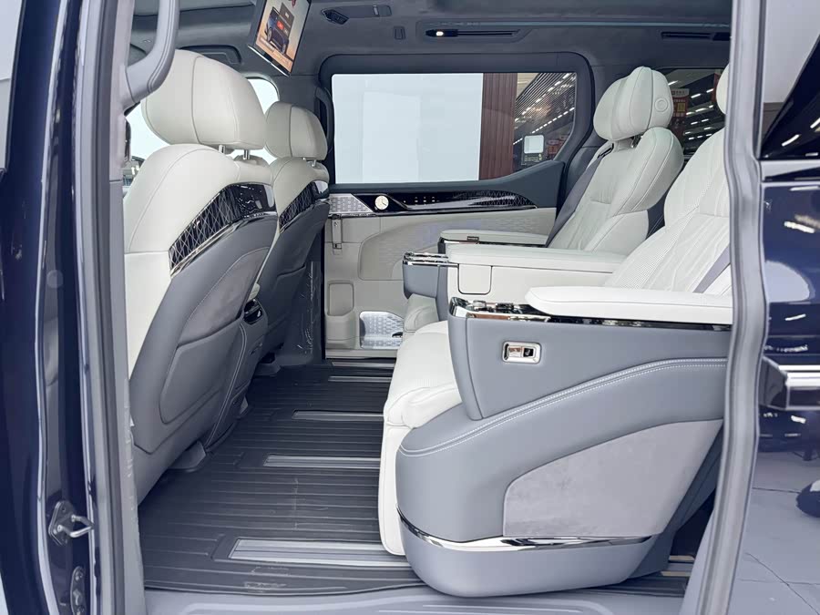 极氪 极氪009 2023 汽车图片 #8