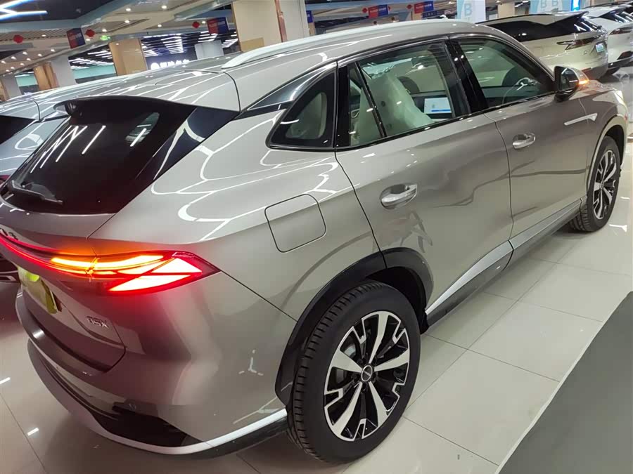 Roewe D5X DMH 2025 car image #8