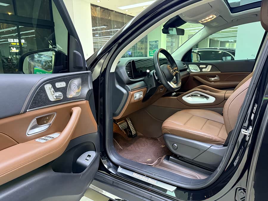 Mercedes-Benz GLS Class 2024 car image #8