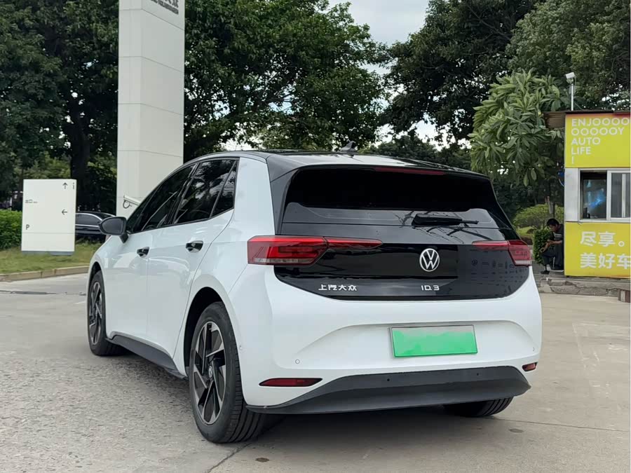 Volkswagen ID.3 2024 car image #8