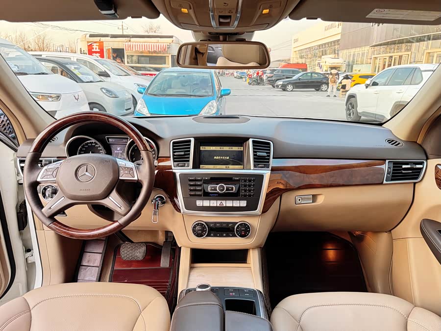 Mercedes-Benz M Class 2012 car image #8