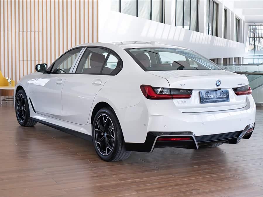 BMW i3 2025 car image #8