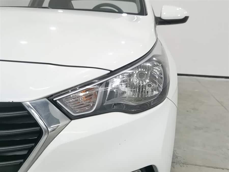 Hyundai Verna 2017 car image #8