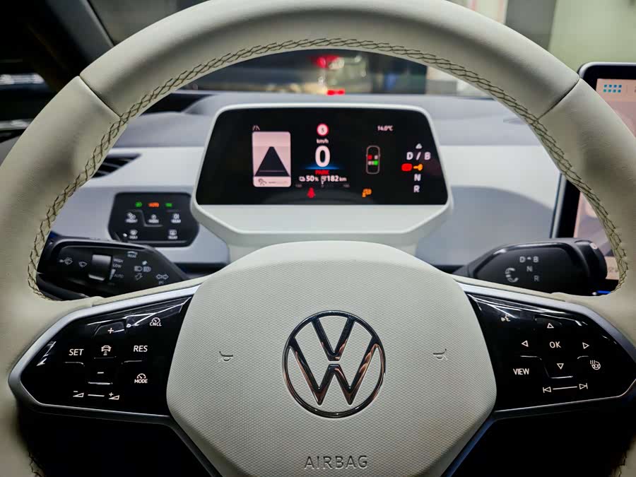 Volkswagen ID.3 2024 immagine di auto #8